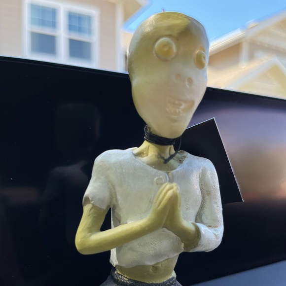 Livetrends succulent planter HALLOWEEN ghoul namaste pose - Picture 3 of 3